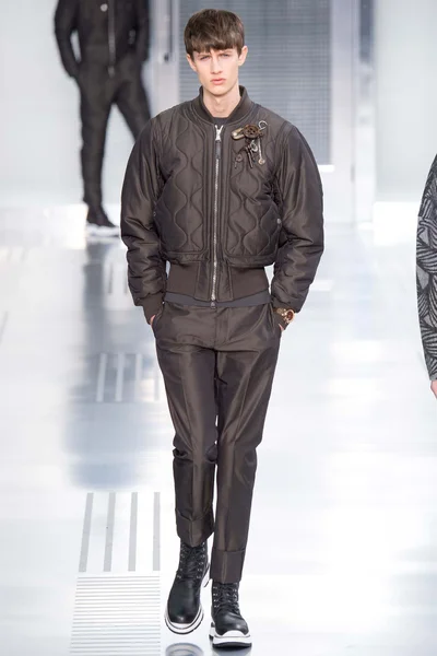 Look 24